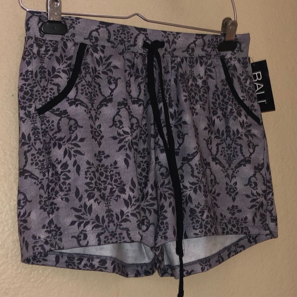 Bali 2pc pajama set size medium - Picture 8 of 10